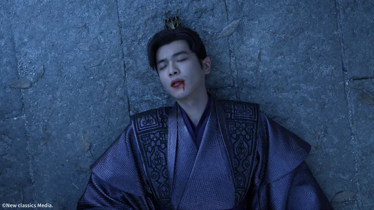 張若昀在第二季重現第一季「假死」畫面，與五年前相比消瘦許多。中天娛樂台提供