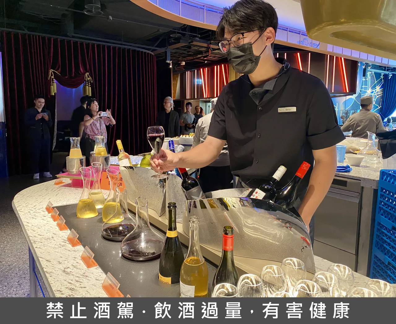 「URBAN PARADISE」主打餐酒料理吃到饱。庄伟祺摄