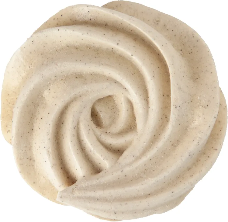 伯爵檸檬蛋白餅加入極細研磨的伯爵茶葉粉，並點綴檸檬汁平衡風味。口感輕盈酥化，茶香溫婉、帶微酸果韻。業者提供