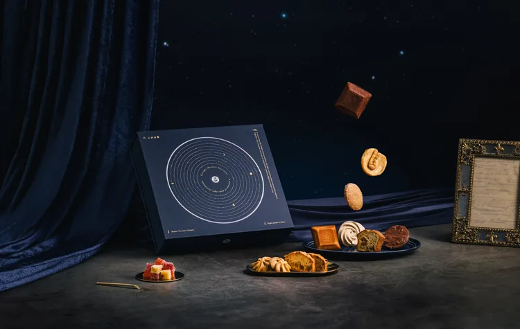 「暮・夜月曲」單層經典款1250元，吃得到巧克力金磚蛋糕、香料焦糖鑽石餅乾、開心果磅蛋糕等新品甜點，再搭配經典人氣甜點共10種品項。業者提供