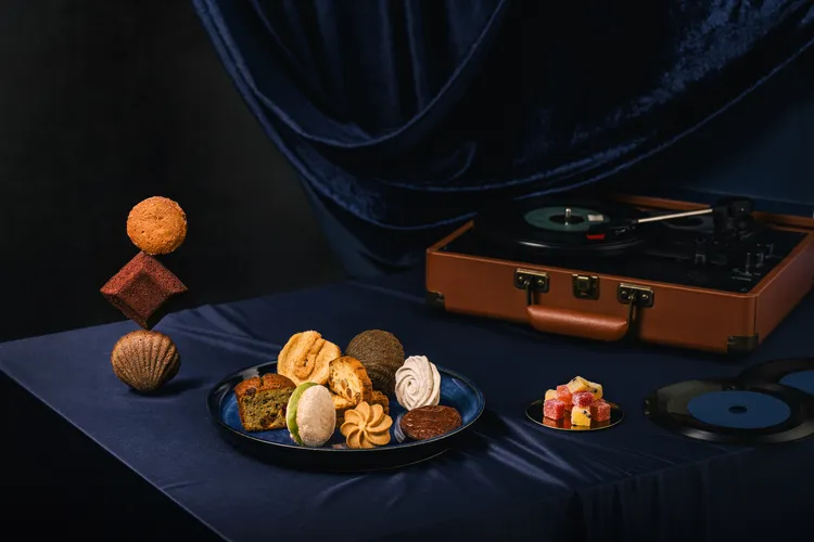 「暮・夜月曲」甜點禮盒以蕭邦《夜曲 Op.9 No.2》為引線，串接時間、情緒與感官的流動。業者提供