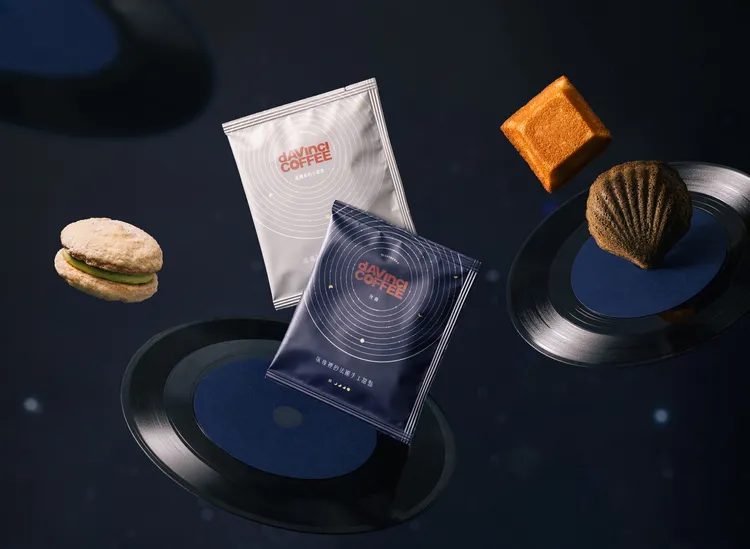 12款精采甜點搭配達文西咖啡監製的「夜曲」與「波爾多的小星星」，與之產生絕佳共鳴與感動。業者提供