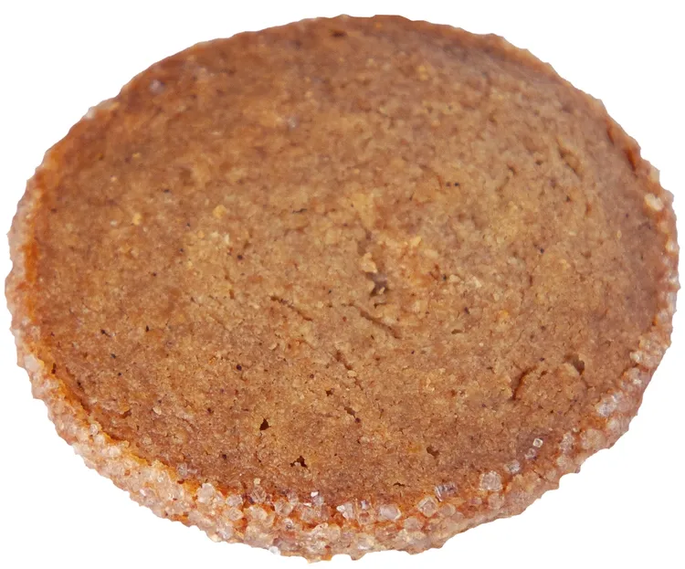 香料焦糖鑽石餅乾使用法國諾曼地的經典奶油脆餅，添加柔和不辛辣的斯里蘭卡肉桂粉，外層滾裹砂糖增添口感與亮點。業者提供