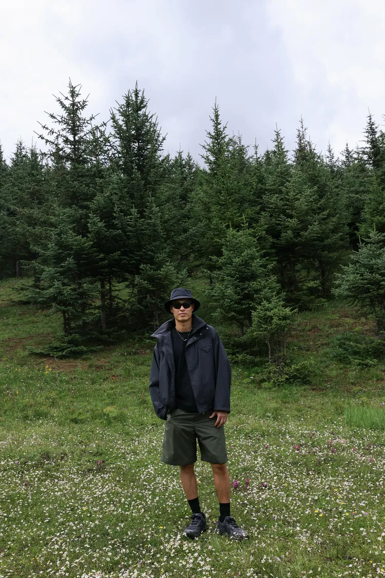 楊祐寧演繹BOTTEGA VENETA全新「Still Peaks」戶外膠囊系列。品牌提供