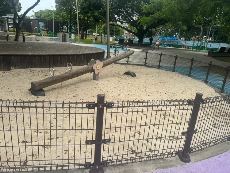 桃園龜山中正公園發生醉男攻擊男童事件。翻攝畫面