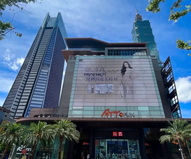 曾馨瑩公益代言醫美廣告看板