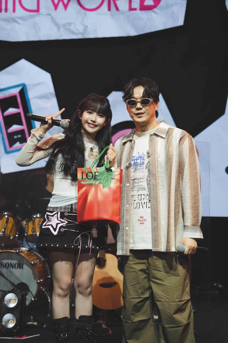 琳誼（左）與蕭煌奇首唱新歌《帶你去逛街》。相映音樂提供