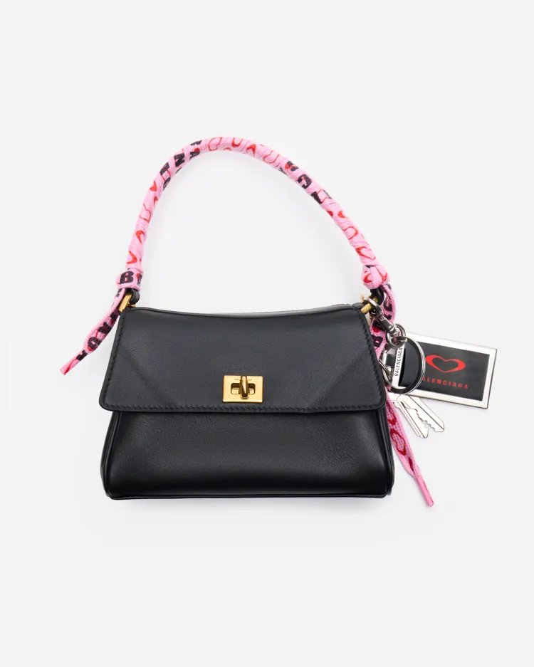 BALENCIAGA七夕推薦包款。品牌提供