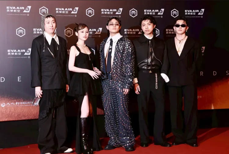 美秀集團上周全員一起走紅毯，退團的修齊（左）也出席。彭欣偉攝