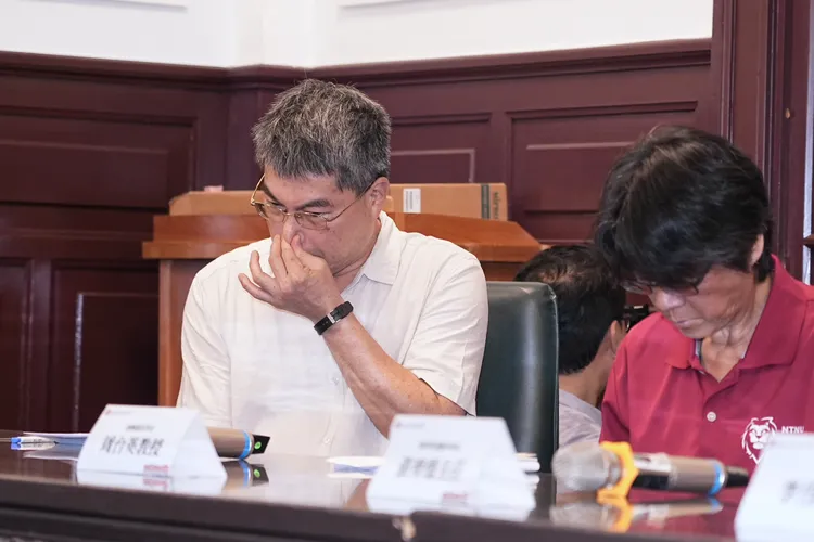 「國科會精準運動科學研究計畫」的主持人教授陳忠慶（左）。彭欣偉攝