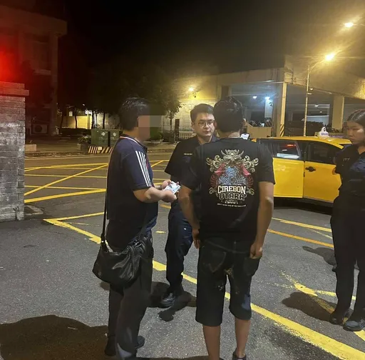 外籍移工醉吐计程车!运将开到警所求援 大园警协助调解纠纷