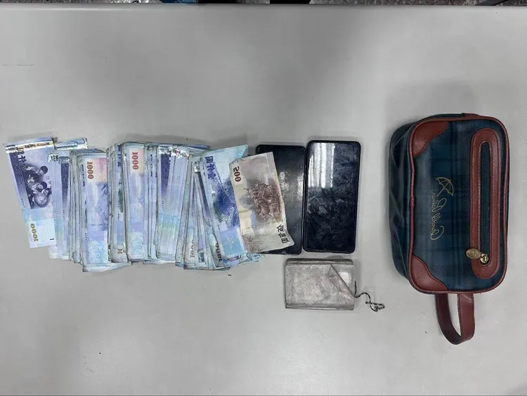 17萬元現金完好無損。警方提供