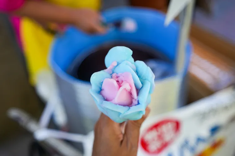 婆婆冰由兩種顏色的冰淇淋組成。田欣雲攝影