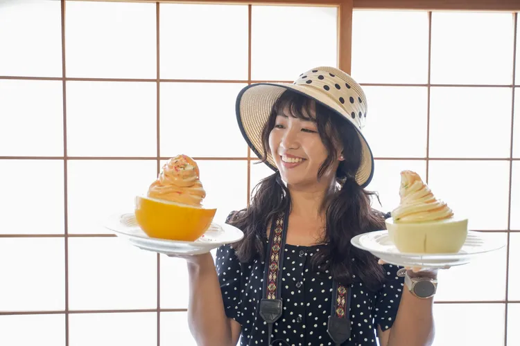 砂丘温泉ゆめろん餐廳提供季節限定的哈密瓜冰淇淋。田欣雲攝影