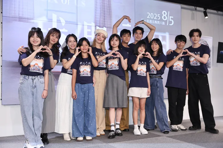 所有孩子演員開心齊聚。彭欣偉攝影