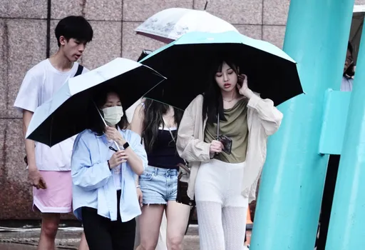 半台灣雨襲「3縣市大豪雨」 氣象署:今最劇烈!這天才回穩