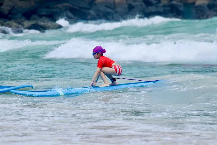 Bambi不畏大浪，一次又一次嘗試。翻攝自陳怡蓉臉書