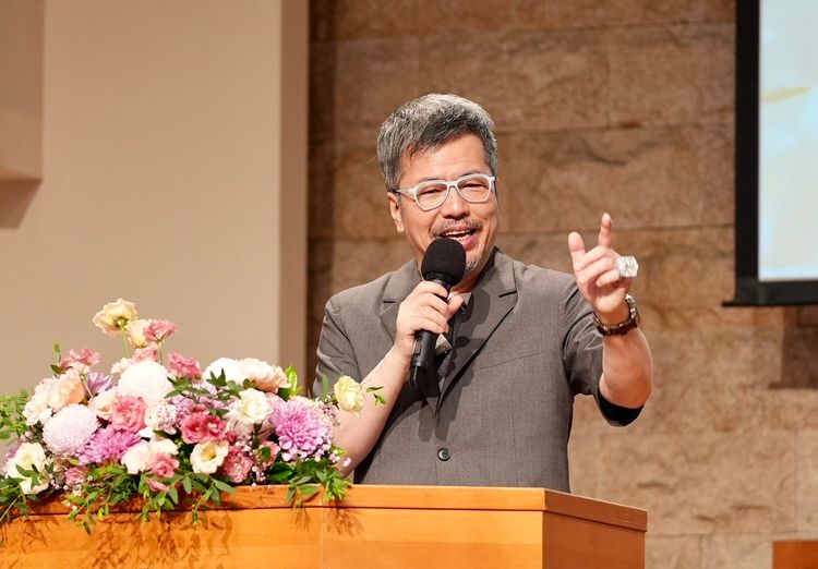 直擊｜黃國倫現身林沖追思禮拜　沙啞嗓音親揭發炎三周未癒！再不能跟妻頂嘴