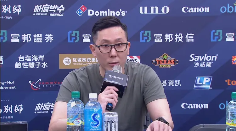 富邦勇士教練吳永仁從執行教練升格為總教練。翻攝自PLG YT