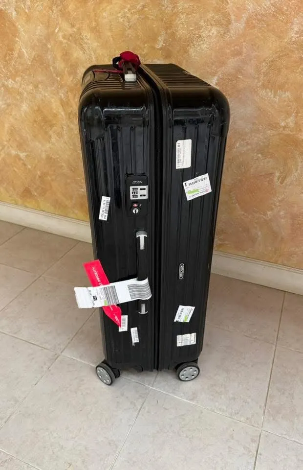 甄妮曬出自己的行李箱。翻攝甄妮臉書