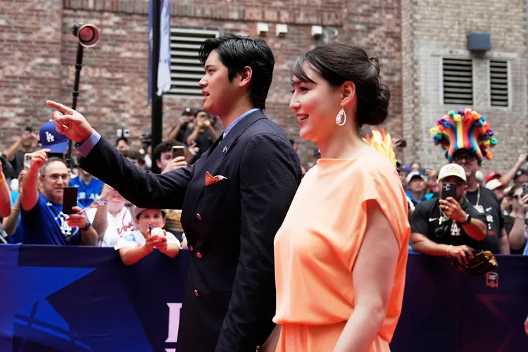 大谷和老婆一起走紅毯。  美聯社