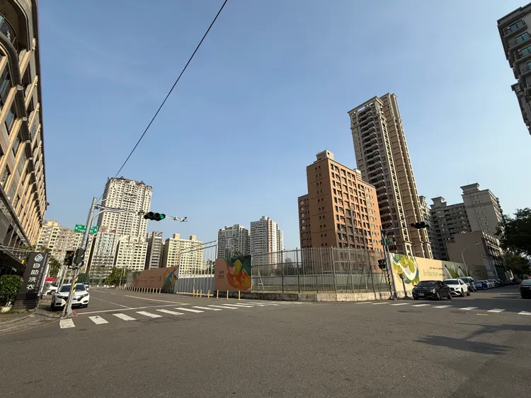 農16屬於高雄指標豪宅聚落，新屋將挑戰7字頭。葉家銘攝