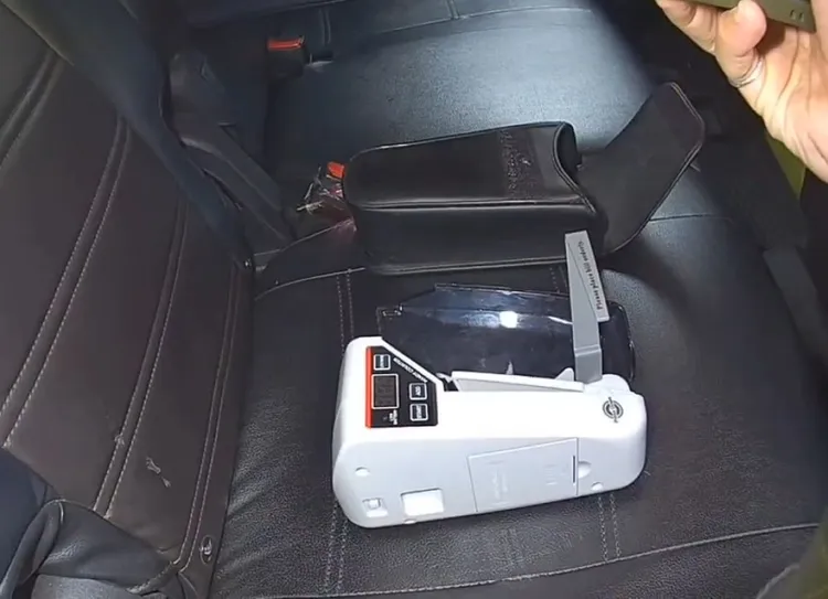 查獲點鈔機。桃園警分局提供