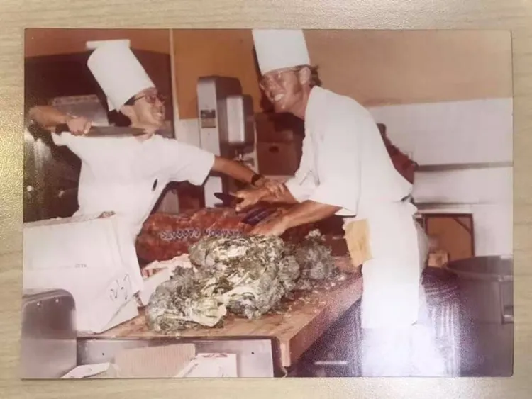 黃大煒被曝光年輕時「持刀照」，全場瞬間驚叫。踢帕娛樂提供