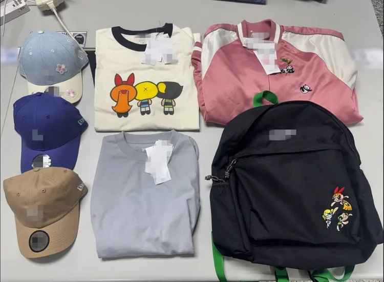 陳女偷走許多飛天小女警周邊商品。警方提供