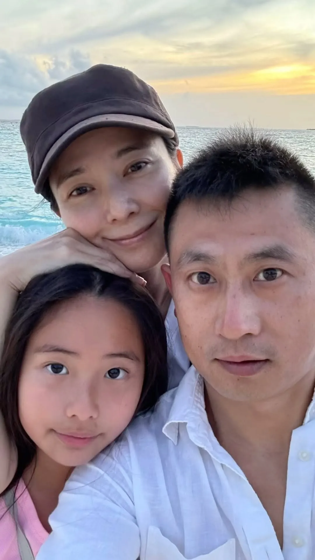 郭羡妮与老公朱少杰、女儿朱家爱一家三口昔日合影。翻摄郭羡妮IG