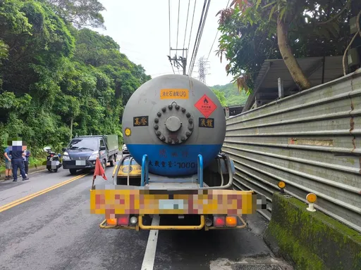 新北35歲女騎士疑自摔慘遭油罐車爆頭 送醫傷重身亡