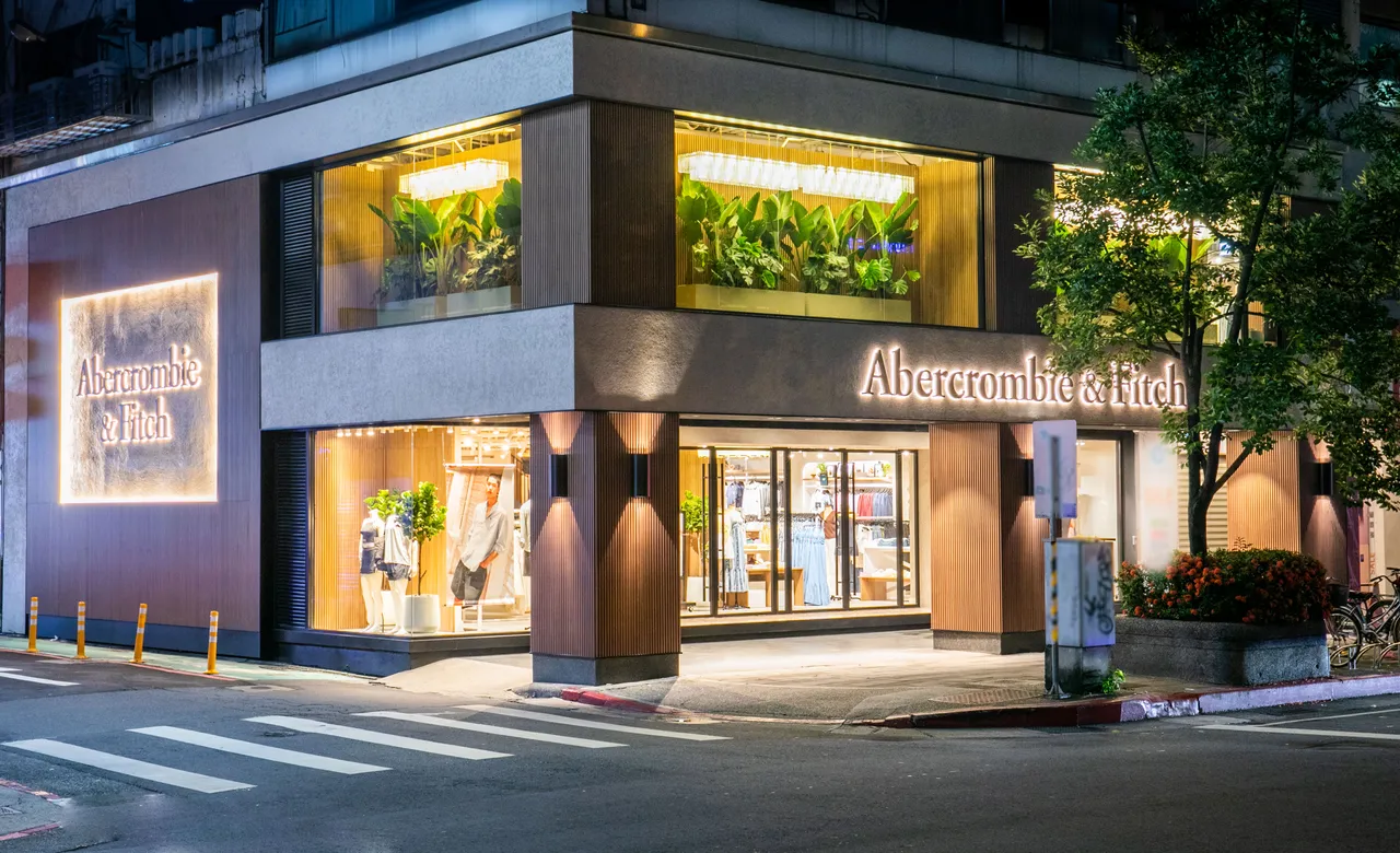 A&F台北忠孝假日概念店。品牌提供