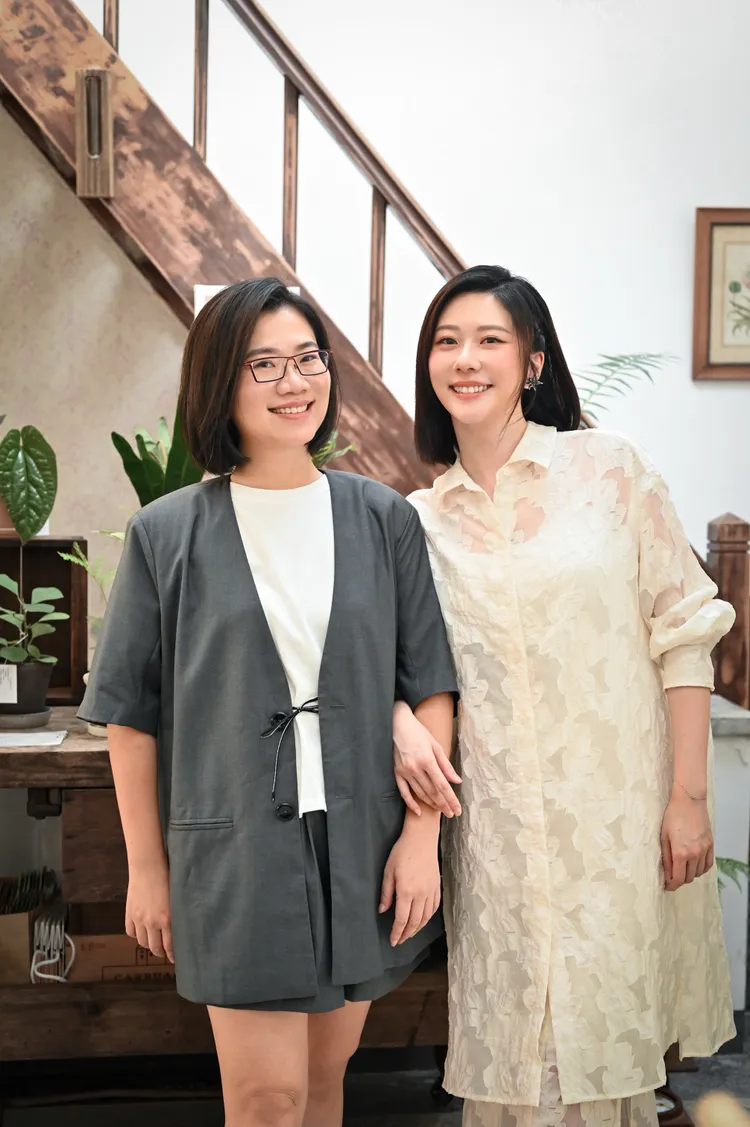 游沛宸Yuyu（左）和張景嵐一起主持Podcast節目。好丫提供