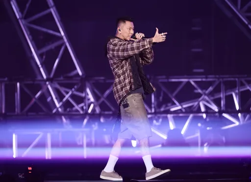 顽童北蛋七次郎吸1.5亿票房 瘦子开呛粉丝:我先说我不是很快乐!