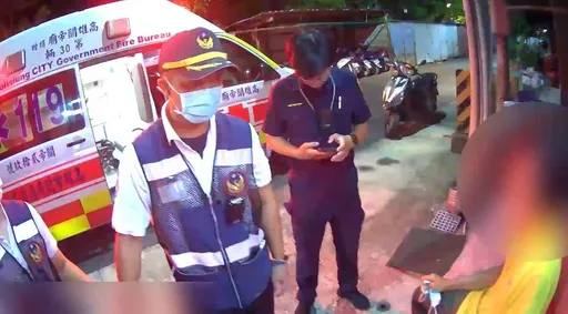 6旬独居妇失联 警上门惊见躺杂物堆狂发抖 送医救一命