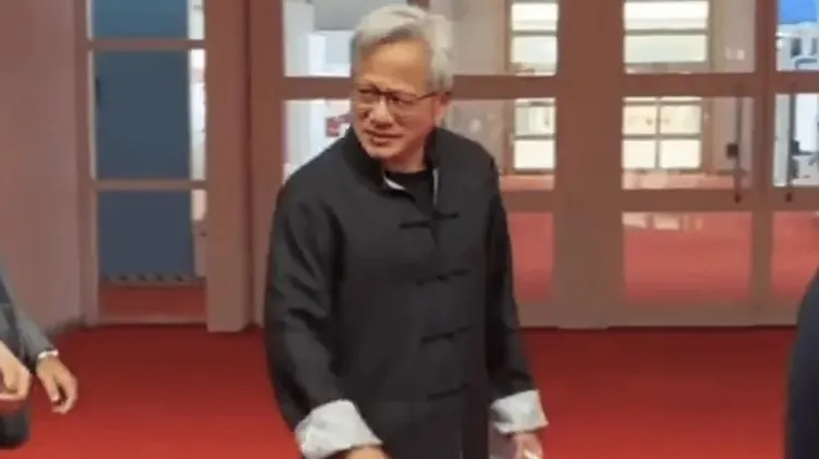 你没见过的黄仁勋！最新造型曝光　这个款很．．．