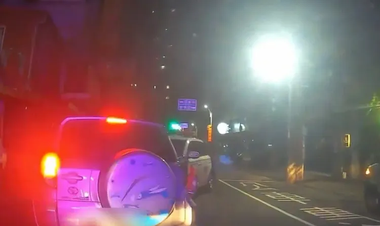 廖男被圍捕時還衝撞警車。警方提供