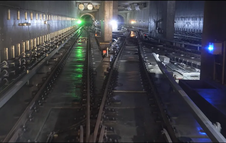 今電聯車首度跨入廣慈／奉天宮站前道岔。北捷提供