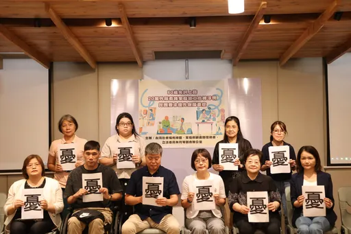 健康长者将与失能者抢看护!民团忧心「重症家庭必得加薪留人」
