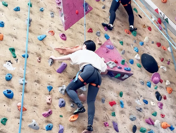 今年推出「漢方酸梅湯手作＋街區走讀」與「老屋攀岩體驗」限量抽籤參加。台北市觀傳局提供