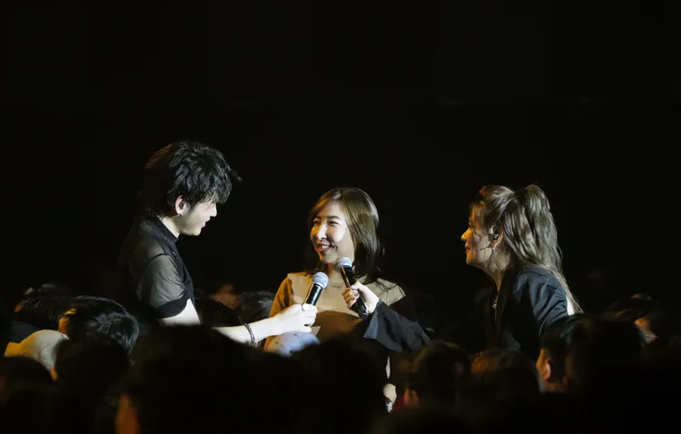 名導陳玉珊（中）被拱熱舞。星展娛樂提供