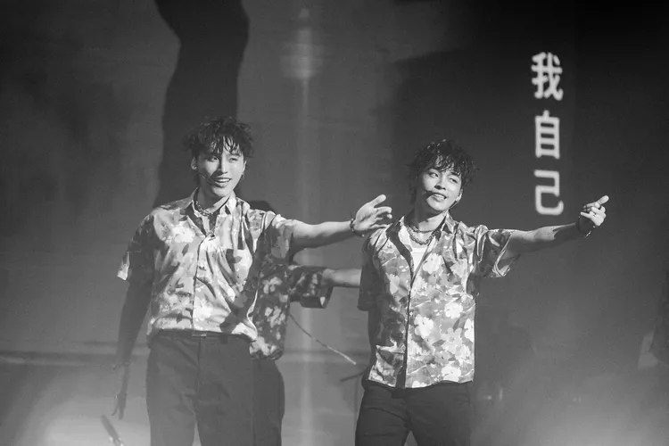 展榮展瑞開唱感性表示「解鎖成功」。星展娛樂提供