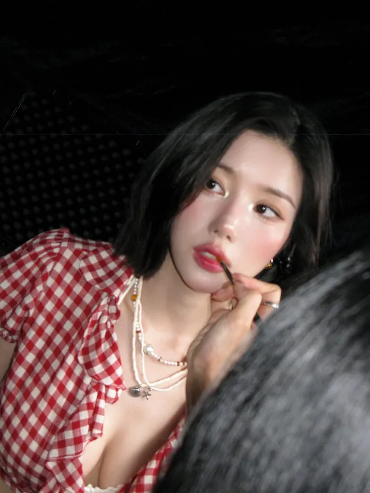 權恩妃的化妝師公開她當天妝容使用的單品。翻攝ayyounging IG