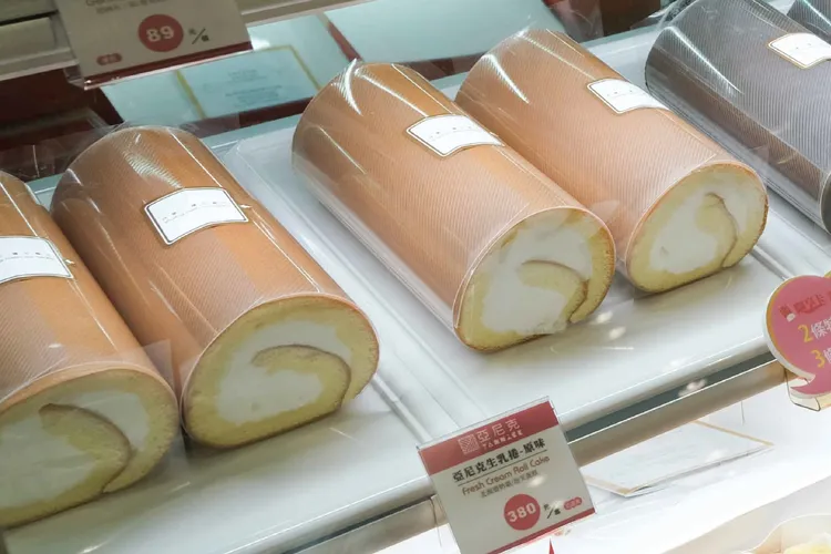 7月25日開幕日當天祭出最受歡迎的「百元生乳捲」活動。亞尼克提供