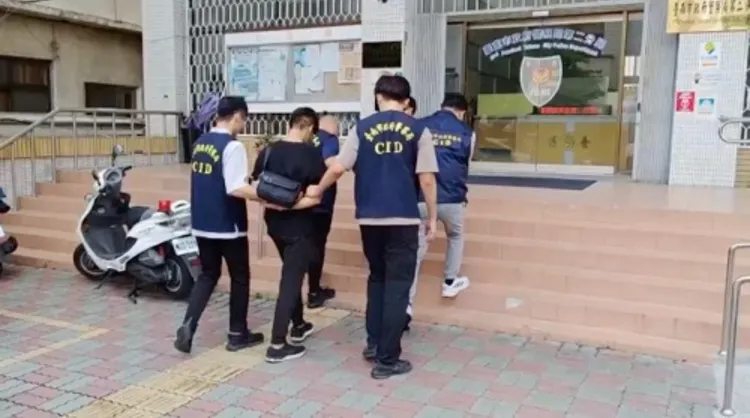 警方逮捕2名犯嫌，但仍有1人在逃。翻攝照片