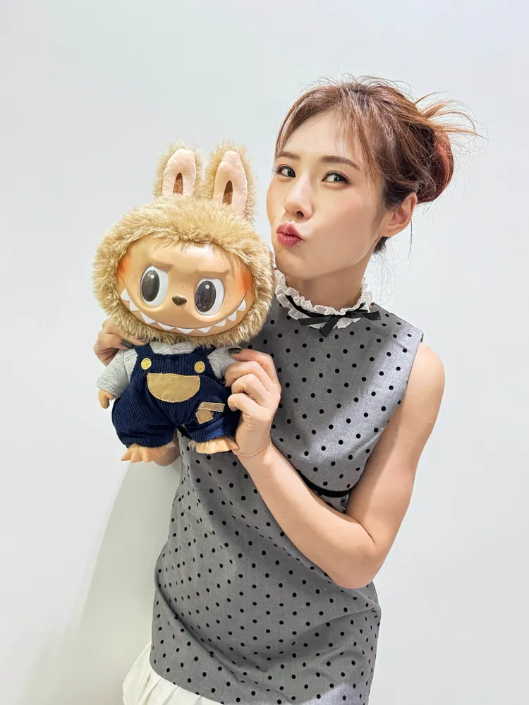 吳申梅趁回台灣工作的時候偷偷補貨，導致台灣家中堆滿Crybaby，香港則多住著Labubu。本人提供