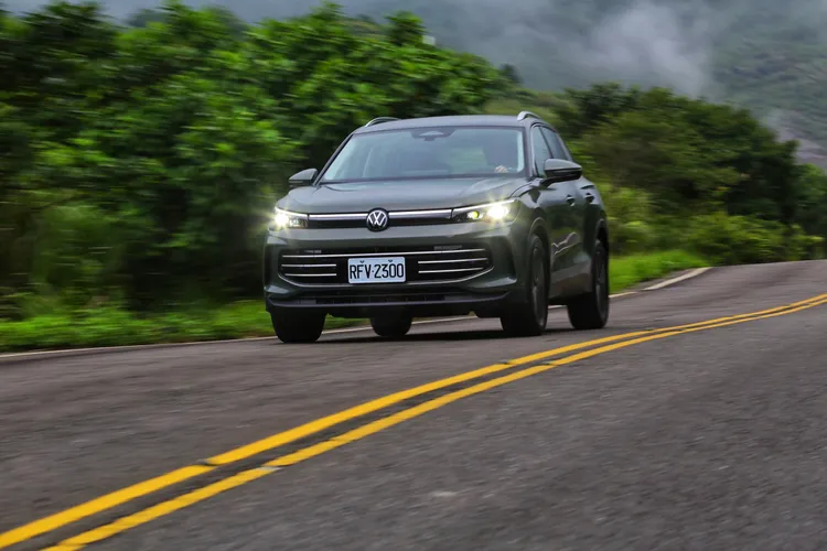 全新Tiguan在空間、科技、安全與節能間取得絕佳平衡，280 eTSI Elegance Premium車型配備豐富、駕馭直覺，無論市區或長途都展現安心感，是實力派歐系SUV的全能之選。林浩昇攝