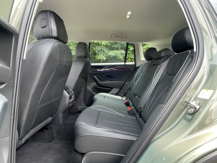 即便第三代Tiguan並未刻意放大車身尺碼，後座空間依然維持一貫的寬敞表現。林浩昇攝