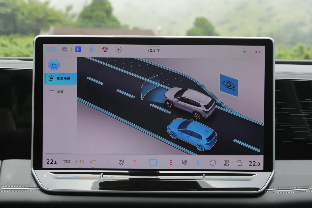 新一代Tiguan不僅有Level 2半自動駕駛與盲點警示,還導入自行車偵測、虛擬實境顯示、離車警示、防盜系統等新科技,氣囊數也升級到9具。林浩昇攝
