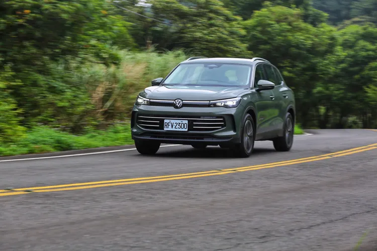 Tiguan駕馭質感升級、德系操控依舊紮實，48V輕油電系統帶來線性輸出與平順起步，整體行路更沉穩從容。林浩昇攝